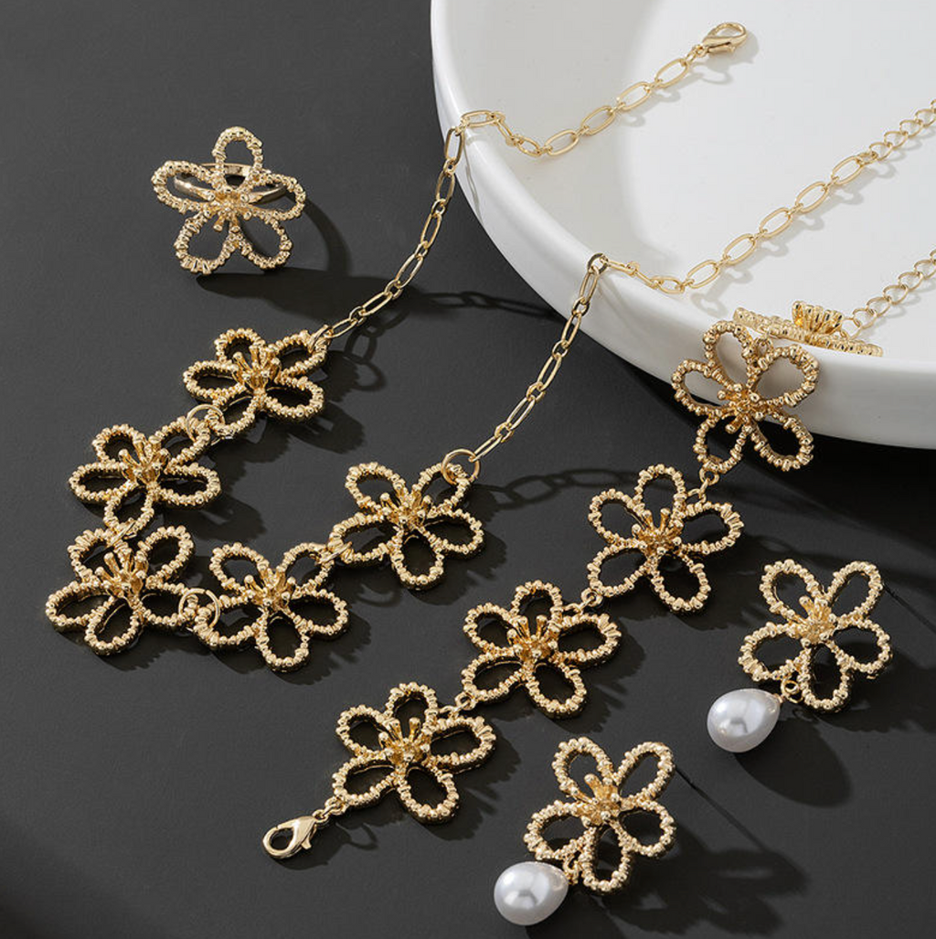 Golden Petal Elegance Necklace